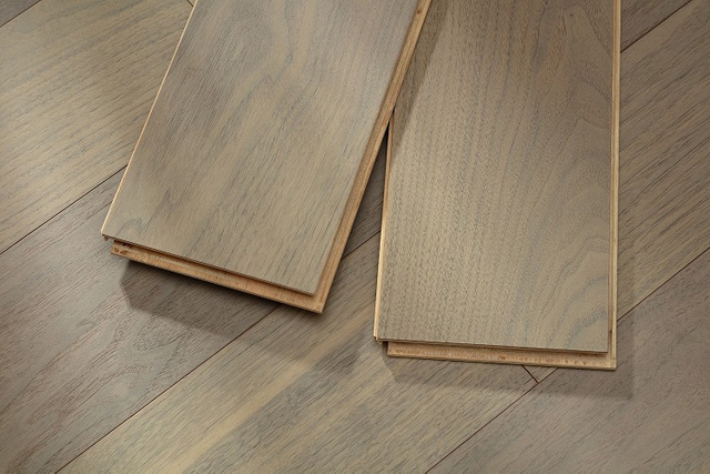 Indoor Engineered Wood Flooring American Walnut Wood Veneer Thickness 0.6/1.2mm Multi-Layer Engineered Flooring