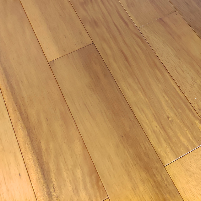 Pometia Solid Wood Flooring Made in China with Wear-resistant Moisture-proof Smooth Logs Hardwood Flooring