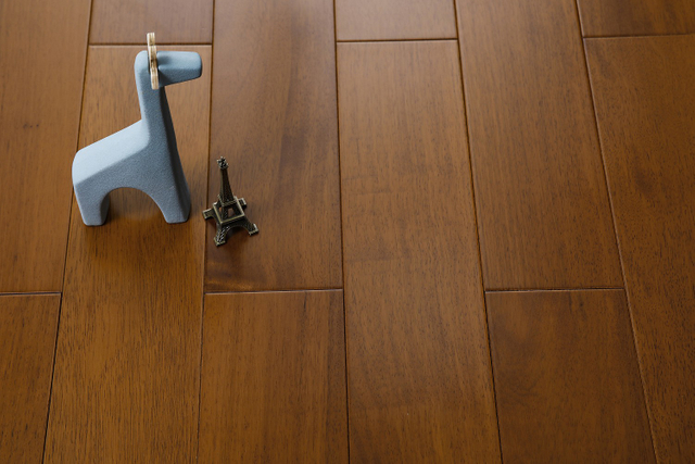 Pometia Solid Wood Flooring Made in China Wear-resistant Moisture-proof Logs Hardwood Flooring
