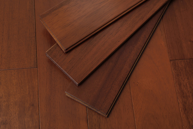 Traditional Solid Wood Flooring Red Color Hardwood Flooring Indoor Living Room Bedroom Use