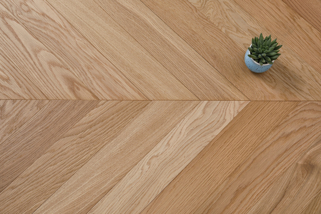 Indoor Luxury Fishbone Floor Natural Veneer Engineered Flooring Lock Oak Walnut 15mm Thickness Engineered Wood Flooring