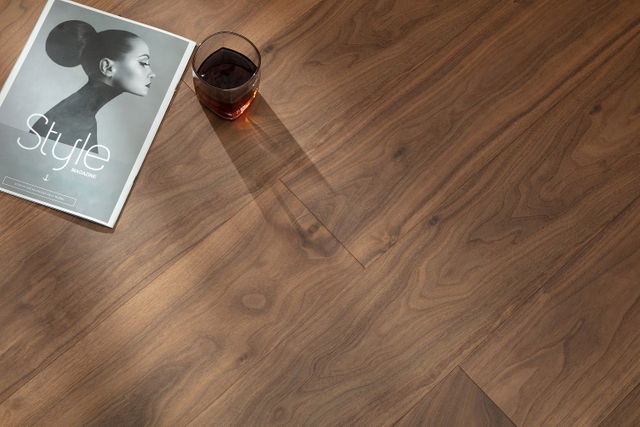 Indoor Engineered Wood Flooring American Walnut Wood Veneer Thickness 0.6/1.2mm Multi-Layer Engineered Flooring