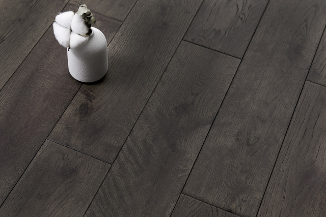 2023 new solid wood floor oak walnut color T&G wear-resistant moisture-proof indoor floor