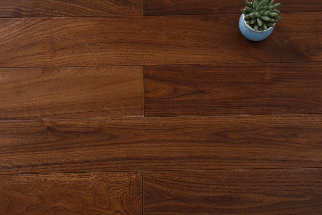 Rustic Indoor Solid Wood Flooring for Home Walnut Color 18mm Thickness Hardwood Flooring 