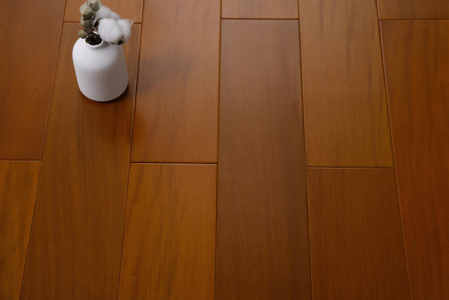 China Hardwood Flooring Factory Directly Sells Indoor Teak Color Solid Wood Flooring 610mm Length