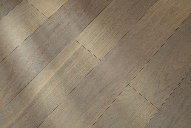 Indoor Engineered Wood Flooring American Walnut Wood Veneer Thickness 0.6/1.2mm Multi-Layer Engineered Flooring