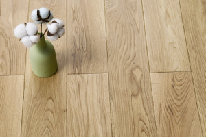 Europe Import White oak Solid wood flooring Log color Moisture-proof stable Indoor hardwood floor